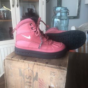 Girl’s pink leather Nike boots sz 11. So cute!